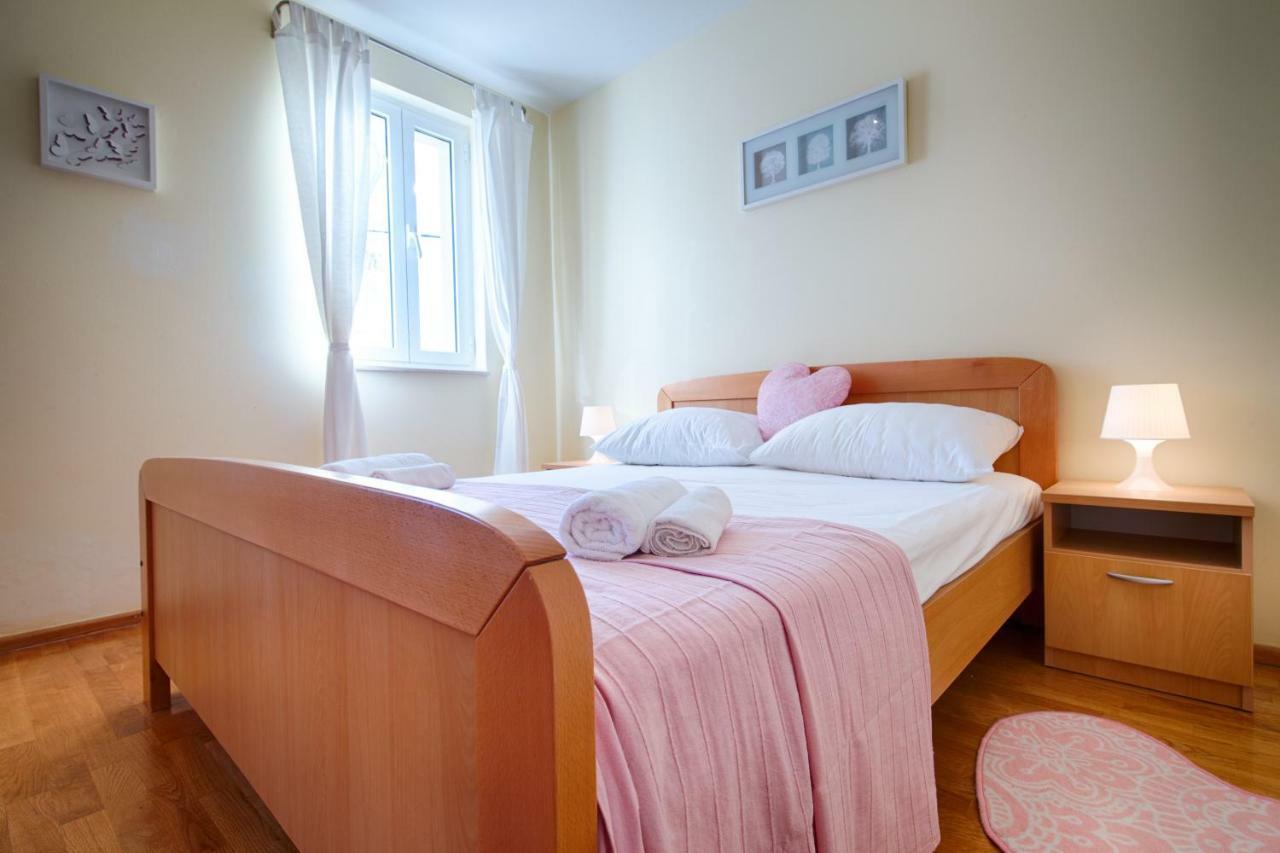 Apartments Marinkovic Komiza Exterior photo