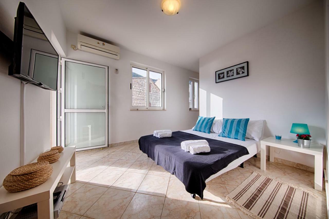 Apartments Marinkovic Komiza Exterior photo