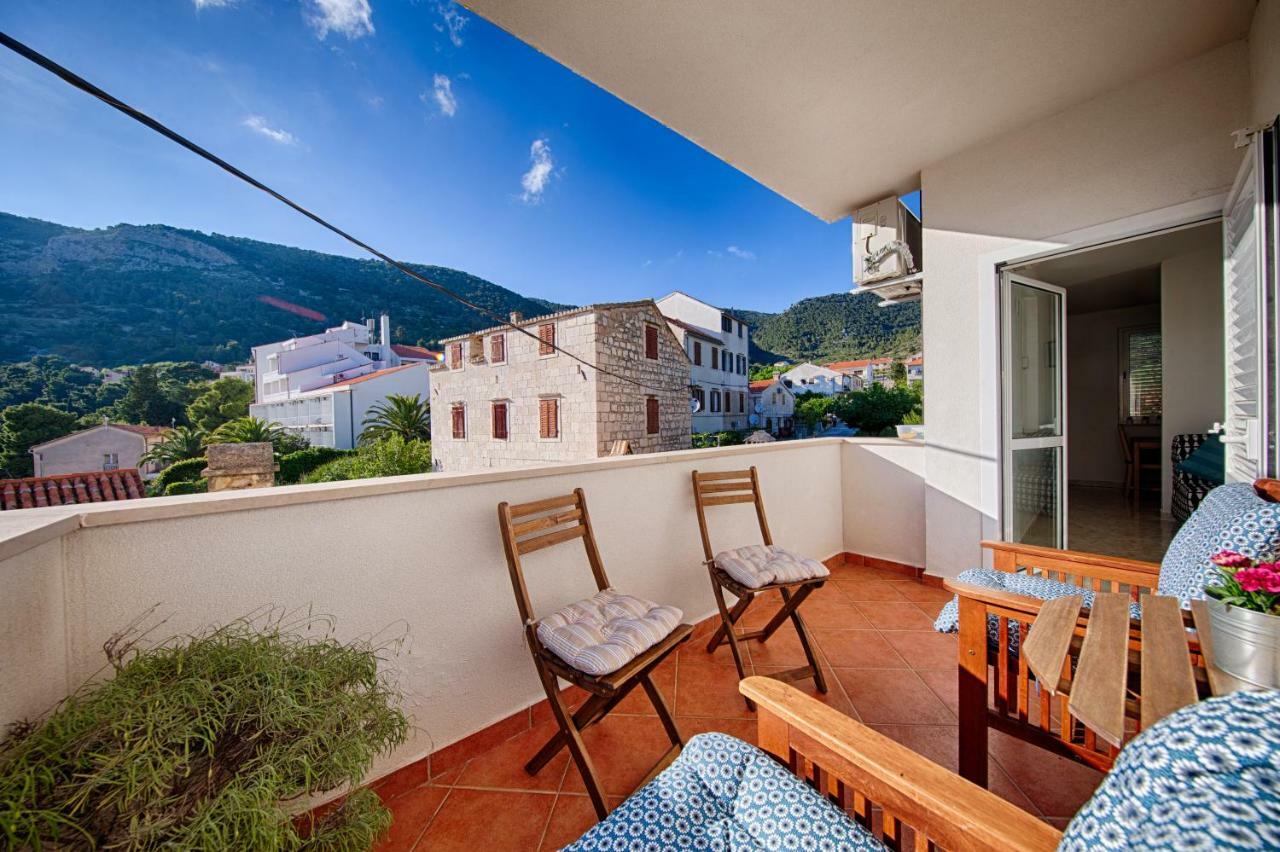 Apartments Marinkovic Komiza Exterior photo