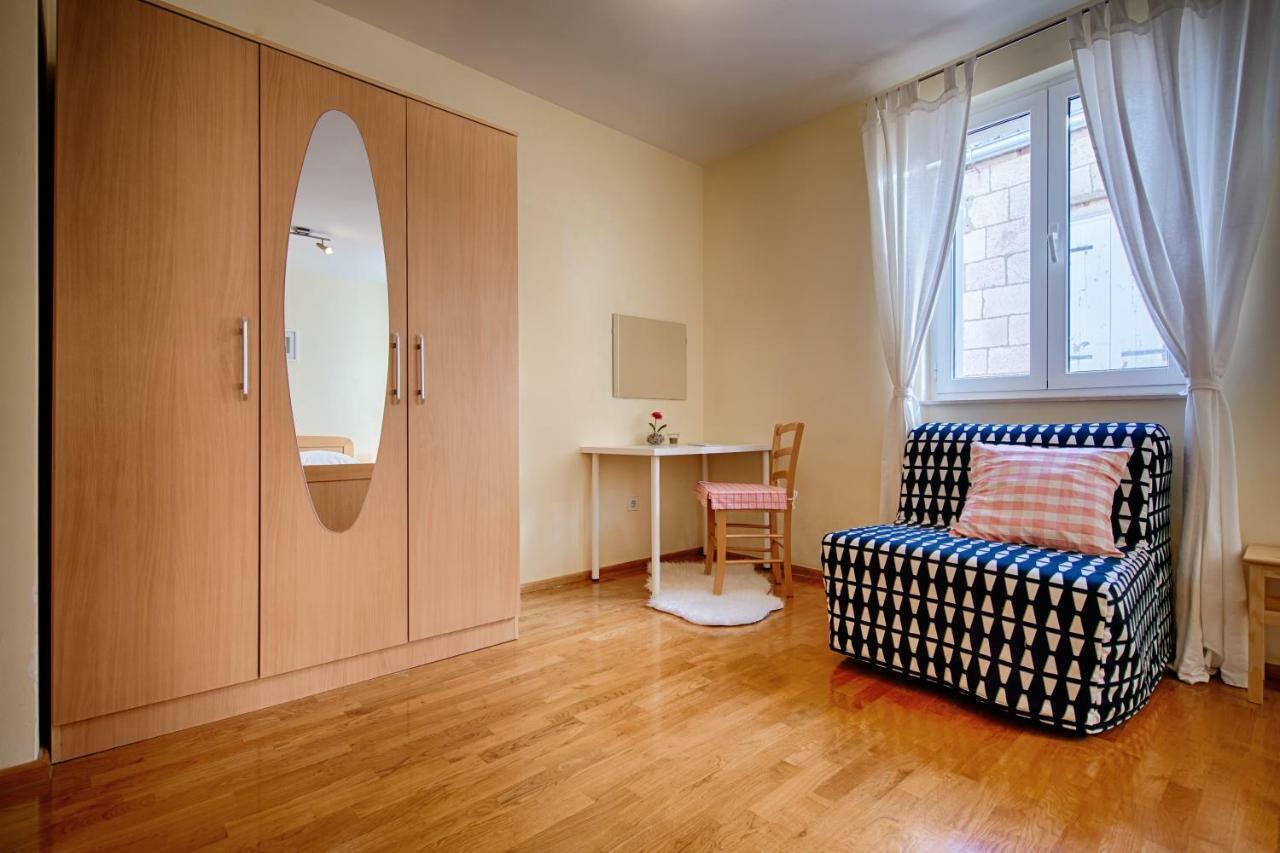 Apartments Marinkovic Komiza Exterior photo