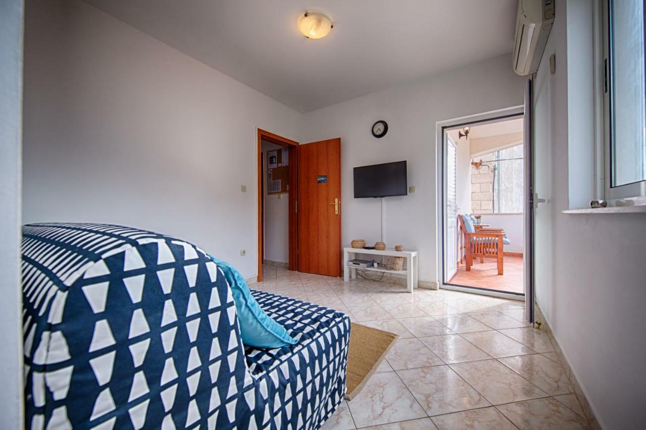Apartments Marinkovic Komiza Exterior photo