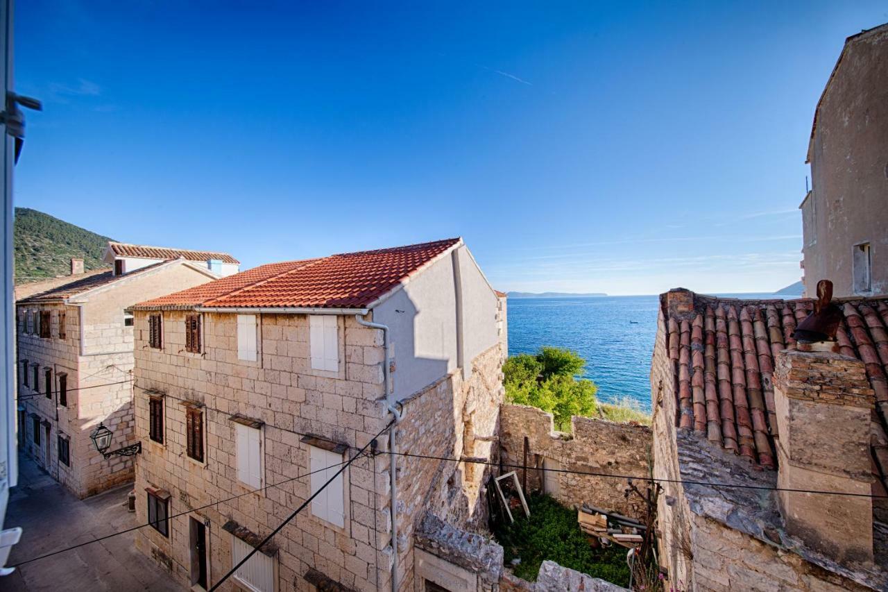 Apartments Marinkovic Komiza Exterior photo