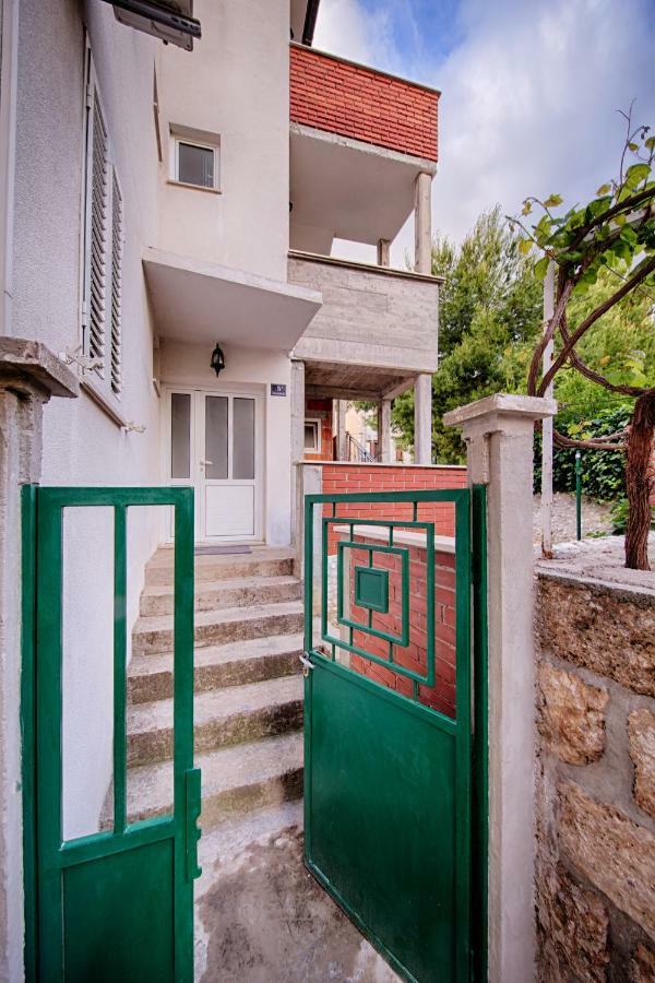 Apartments Marinkovic Komiza Exterior photo