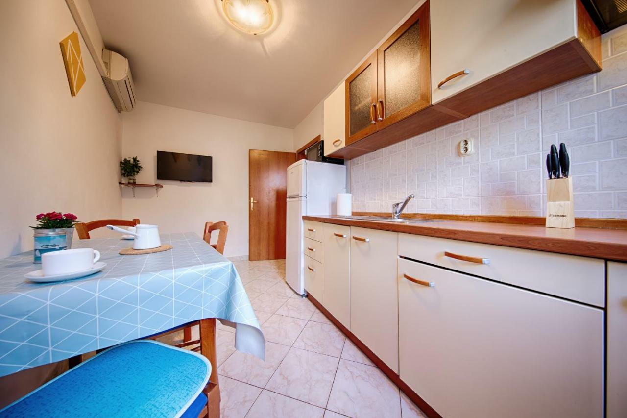 Apartments Marinkovic Komiza Exterior photo