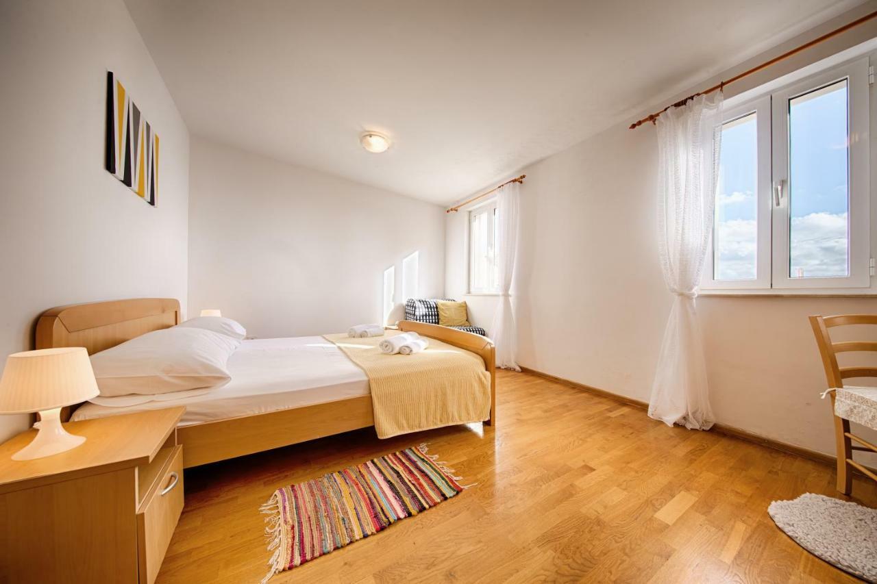Apartments Marinkovic Komiza Exterior photo